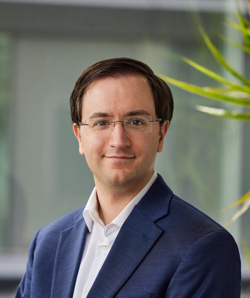 A photo of Stephen Bach